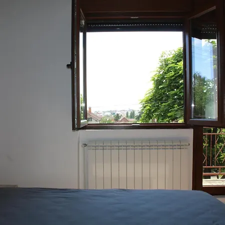 アパート M ヴルシャツ